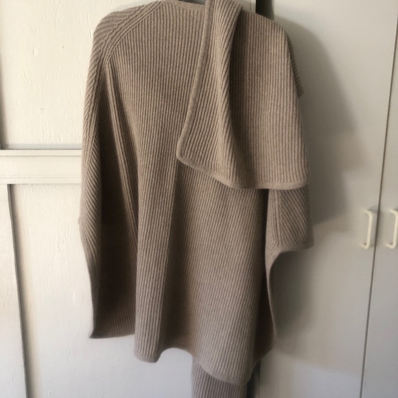 MOVING SALE! Armani Neve Cape Wrap - Picture 4 of 5
